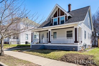312 Page St NE, Grand Rapids, MI 49505