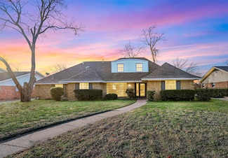 2814 Wood Wind Dr, Pantego, TX 76013