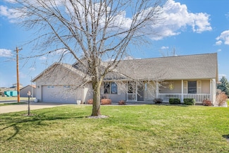106 Country View Ct, Gifford, IL 61847