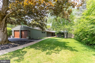 555 Hillcrest Ave, State College, PA 16803
