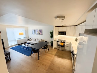 751 E 6th St Unit 3-E, New York, NY 10009