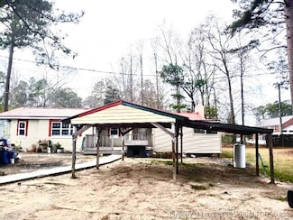 833 W Prospect Ave, Raeford, NC 28376