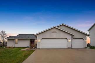 904 Cherokee St, Nevada, IA 50201