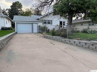 2710 S 13th St, Lincoln, NE 68502