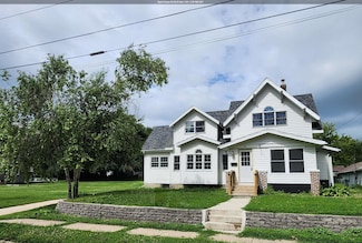 703 Des Moines St, Emmetsburg, IA 50536