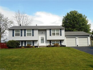 1223 Woodledge Dr, Mineral Ridge, OH 44440