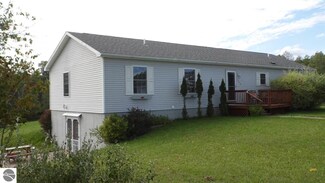 1446 Apple Ln, Rose City, MI 48654