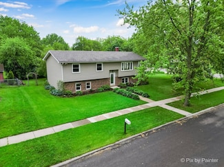 425 Renee Dr Unit 3, South Elgin, IL 60177