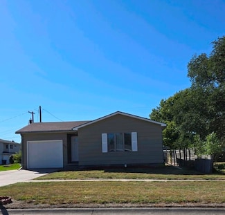 734 S Saint Joseph Ave, Hastings, NE 68901