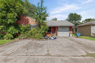 516 Evans St, Angleton, TX 77515