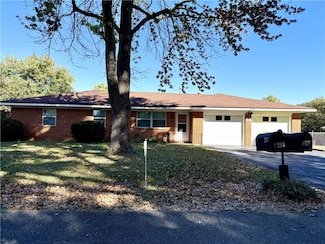 48 Cedar St, Farmington, AR 72730