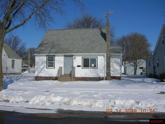 412 Burnside St SE, Sleepy Eye, MN 56085