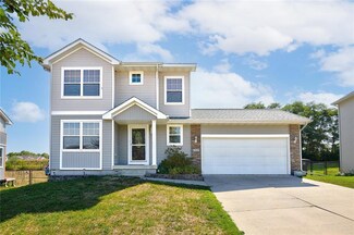 6917 Three Lakes Pkwy, Des Moines, IA 50320