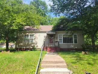 1541 N Pleasant St, Independence, MO 64050