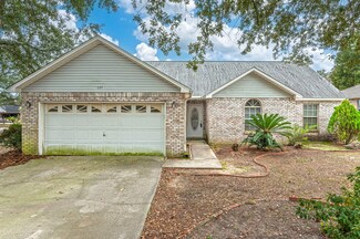537 Risen Star Dr, Crestview, FL 32539