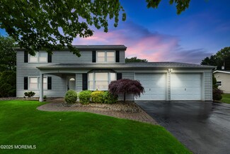 3 North Cir, Matawan, NJ 07747