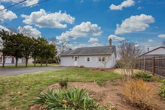 3 4th St, Southwick, MA 01077