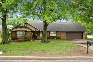8619 S 77th Ct E, Tulsa, OK 74133