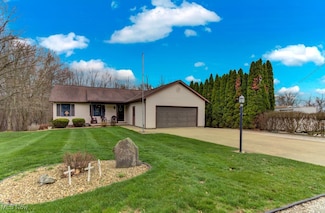 27 Navajo Trail, Malvern, OH 44644