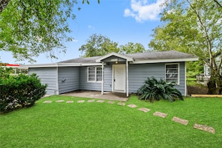 2705 Hughes Rd, Dickinson, TX 77539