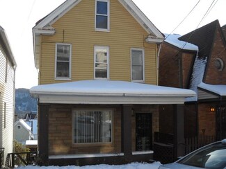 581 5th St, Pitcairn, PA 15140