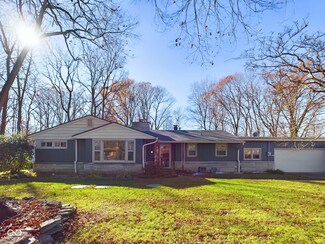 107 Canterbury Ct, Anderson, IN 46012