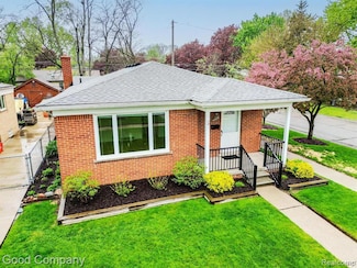 18377 Sunset St, Livonia, MI 48152
