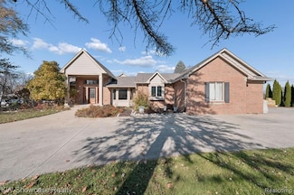 1112 W Cook Rd, Grand Blanc, MI 48439