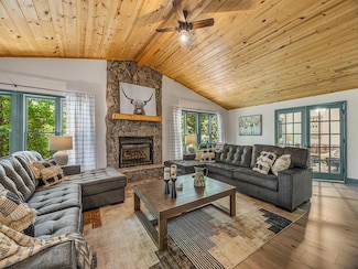 132 Indigo Dr, Ellijay, GA 30540