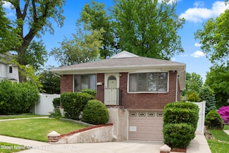 8 Ravenhurst Ave, Staten Island, NY 10310