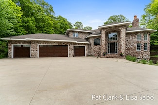 17337 Mountain Plat Dr, Grand Haven, MI 49417