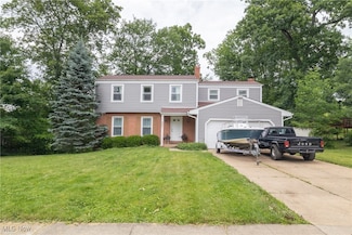 2541 Olentangy Dr, Akron, OH 44333