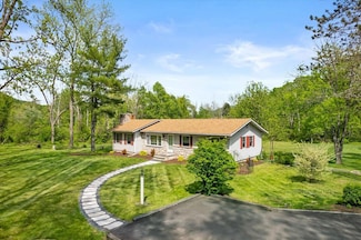 7468 Cherry Valley Rd, Stroudsburg, PA 18360