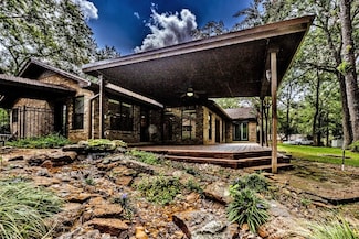 104 Oakview Cir, Huntsville, TX 77340