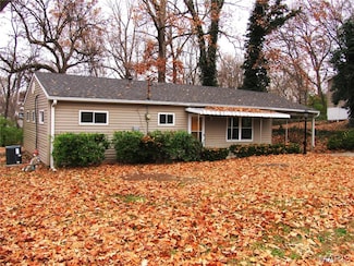 1122 East Dr, Cottage Hills, IL 62018