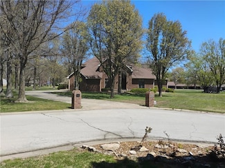 724 Village Dr, Girard, KS 66743