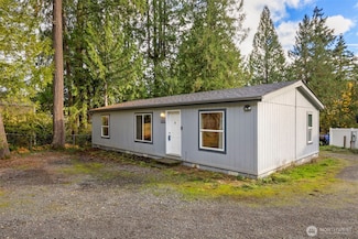 110 E Huckleberry Dr, Grapeview, WA 98546