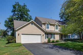26W090 Hazel Ln, Wheaton, IL 60187
