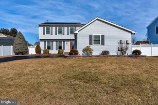 3 Berwick Ln, Sicklerville, NJ 08081