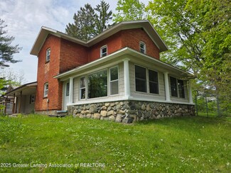 135 Brumm River Dr, Nashville, MI 49073