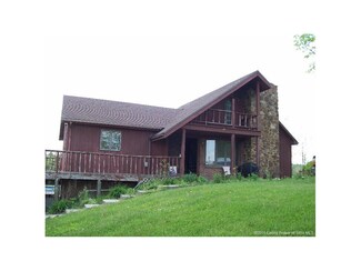 813 W Main St, Pekin, IN 47165