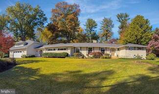 2118 Carrhill Rd, Vienna, VA 22181