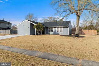 42 Penfield Ln, Sicklerville, NJ 08081