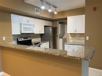 2620 S University Dr Unit 305, Davie, FL 33328