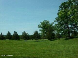 5 Blossom Hill Rd, Ravena, NY 12143