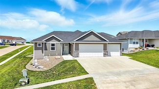 176 Kenton Way, Williamsburg, IA 52361