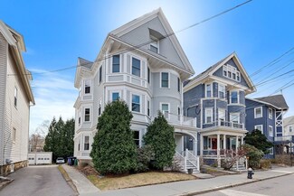 122 Davis Ave Unit 1, Brookline, MA 02445
