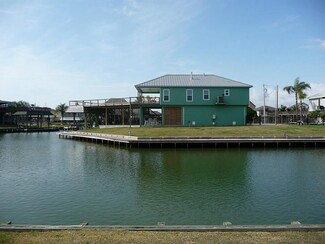 2 N Redwing St, La Marque, TX 77568