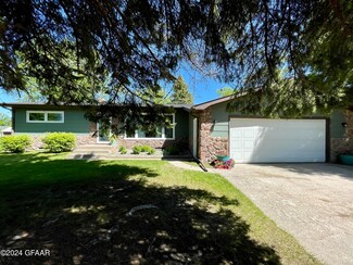 521 1st Ave, Reynolds, ND 58275