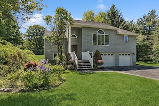 312 Diddell Rd, Poughkeepsie, NY 12603
